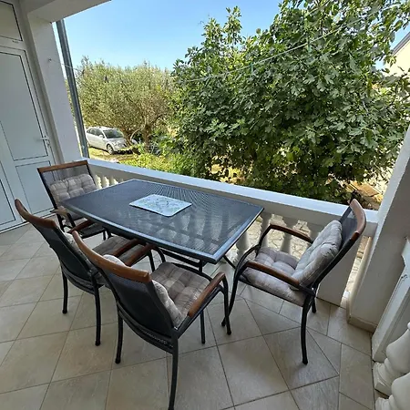 Apartment Ljubica, Murter
